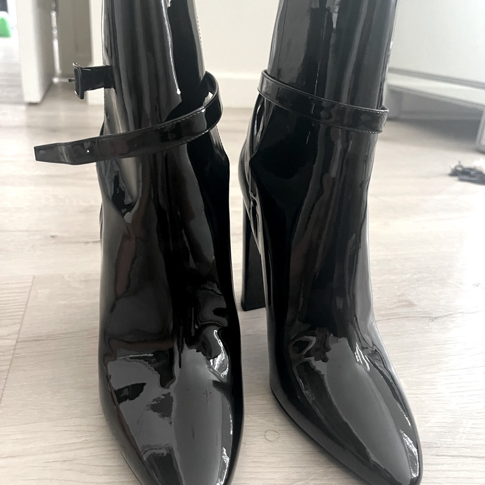 Patent leather Saint Laurent Bootie
